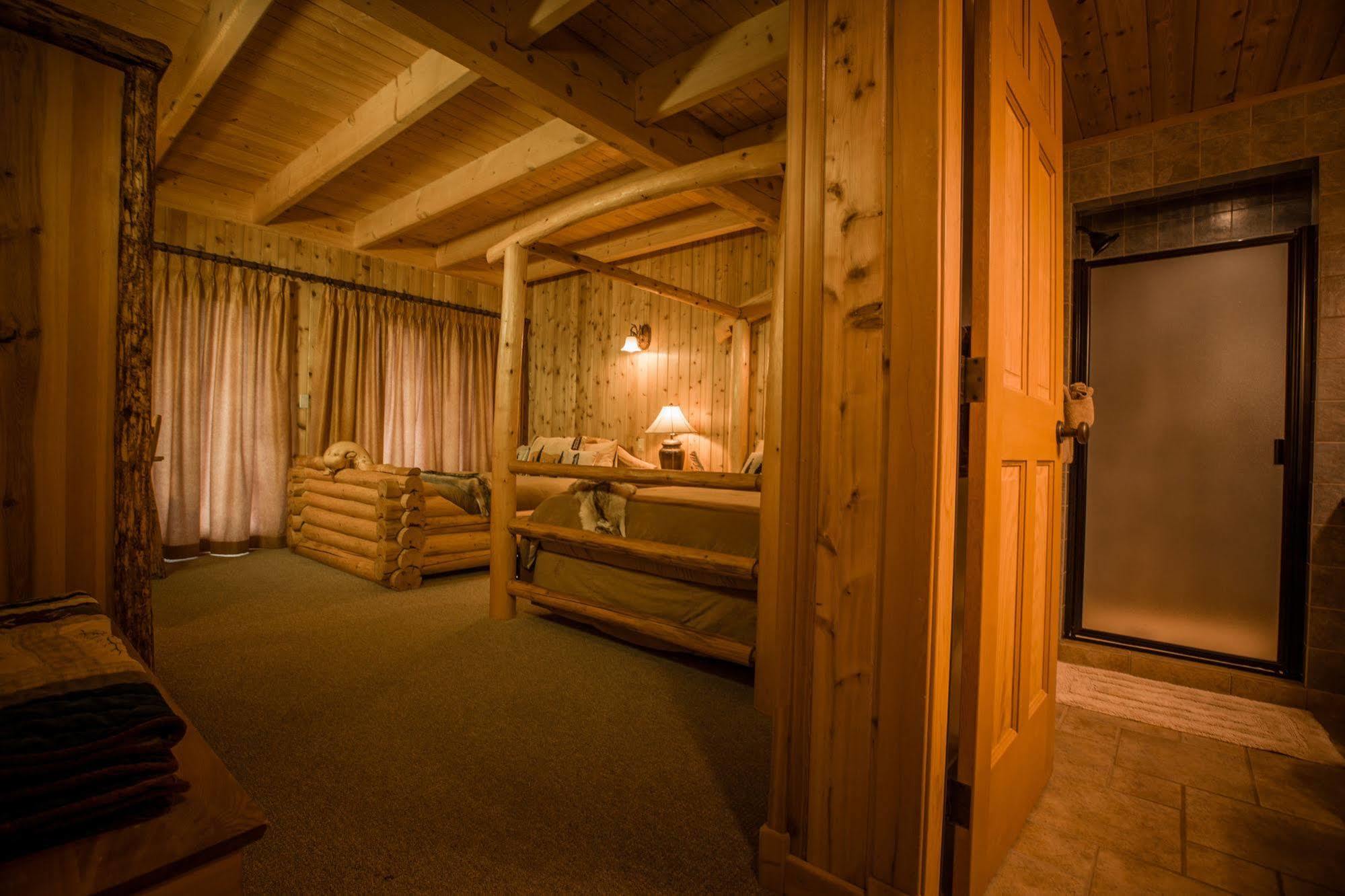 Bear Claw Lodge Kispiox Esterno foto